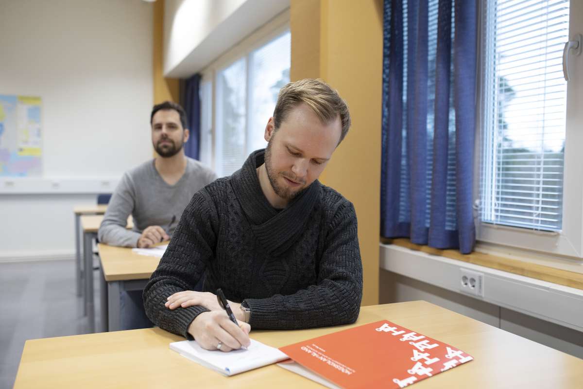 Öppna ÖH-leden Två män i ett klassrum